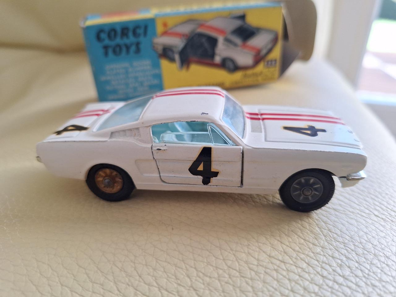 Ford mustang Corgy Toys LesAnciennes.com