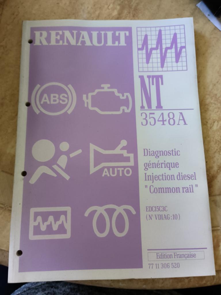 RTA Renault NT3548A LesAnciennes.com