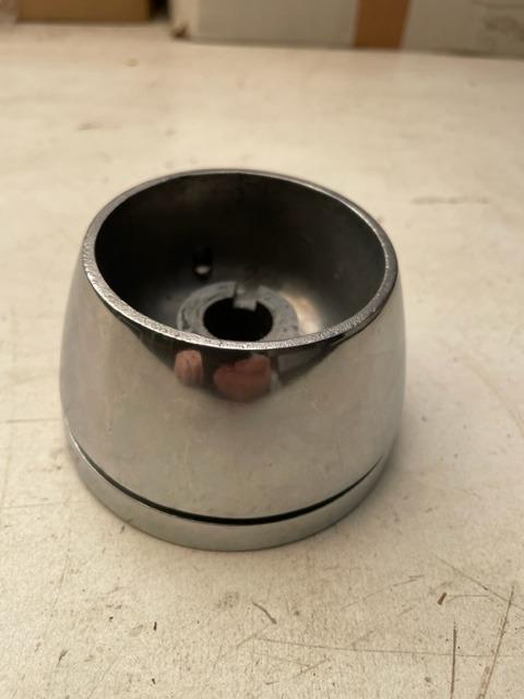 Moyeu alu volant VOLVO P1800 LesAnciennes.com