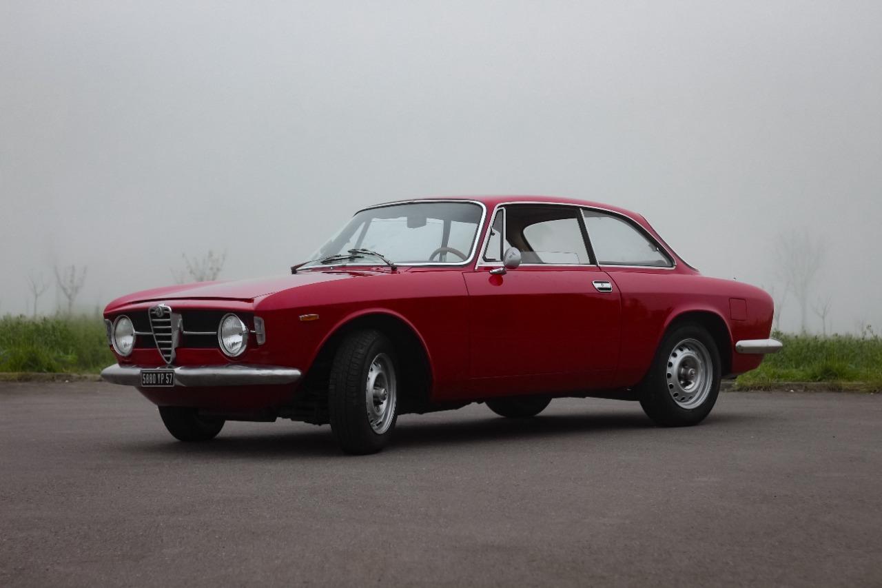 ALFA ROMEO GT 1300 Junior - 1968 LesAnciennes.com