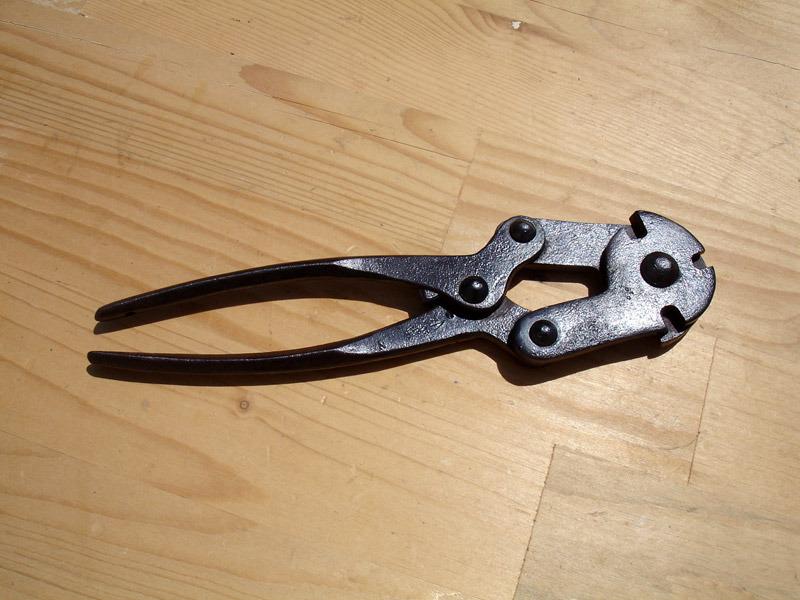 Pince coupe barbelés anglaise WWI LesAnciennes.com
