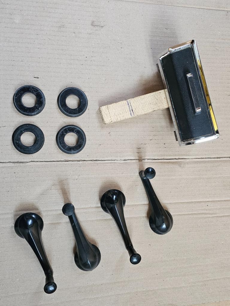 Cendrier et manivelle CITROEN DS LesAnciennes.com