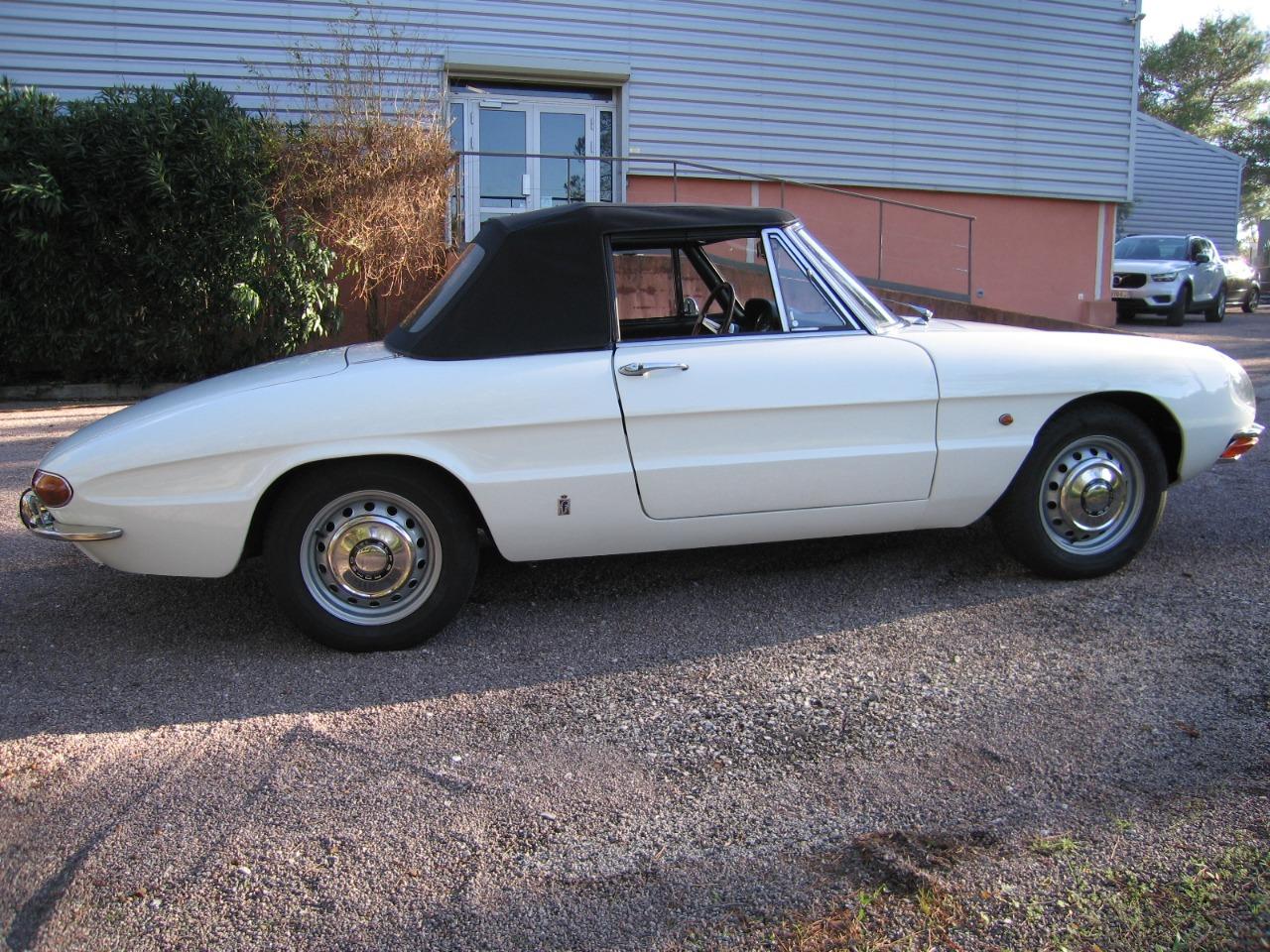 ALFA ROMEO 1750 DUETTO - 1969 LesAnciennes.com