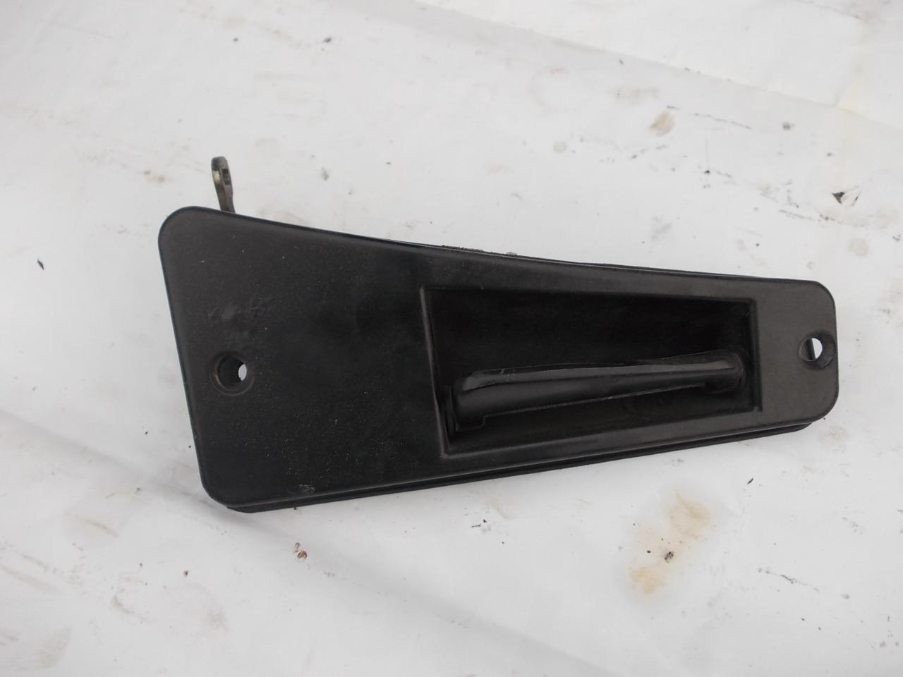 Poignée de porte extérieure gauche Ferrari 512 TR LesAnciennes.com