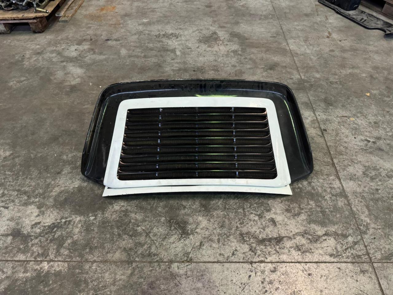 Ailerons arrière avec capot moteur PORSCHE 911 LesAnciennes.com