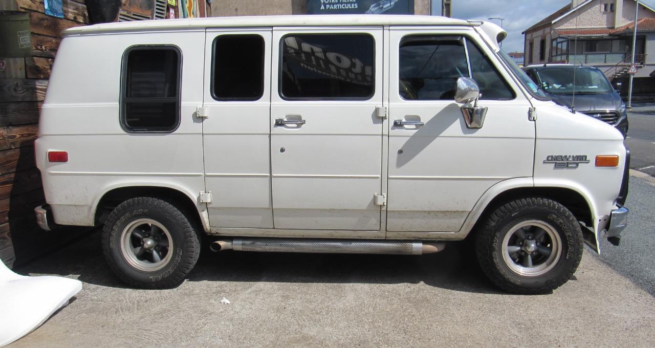 CHEVROLET CHEVY VAN - 1990 LesAnciennes.com
