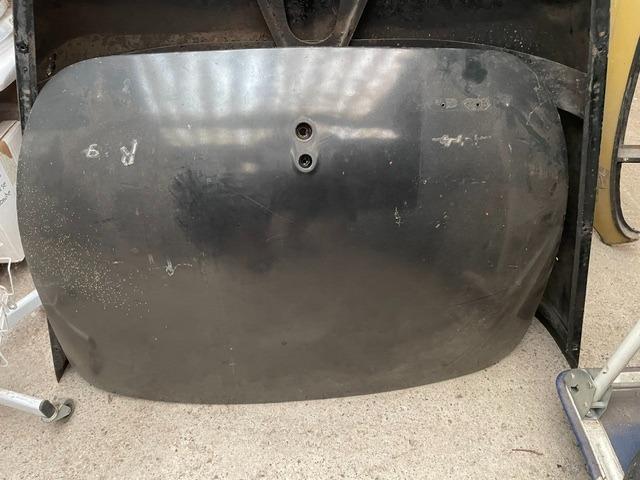 Couvercle malle AR VOLVO PV544 LesAnciennes.com