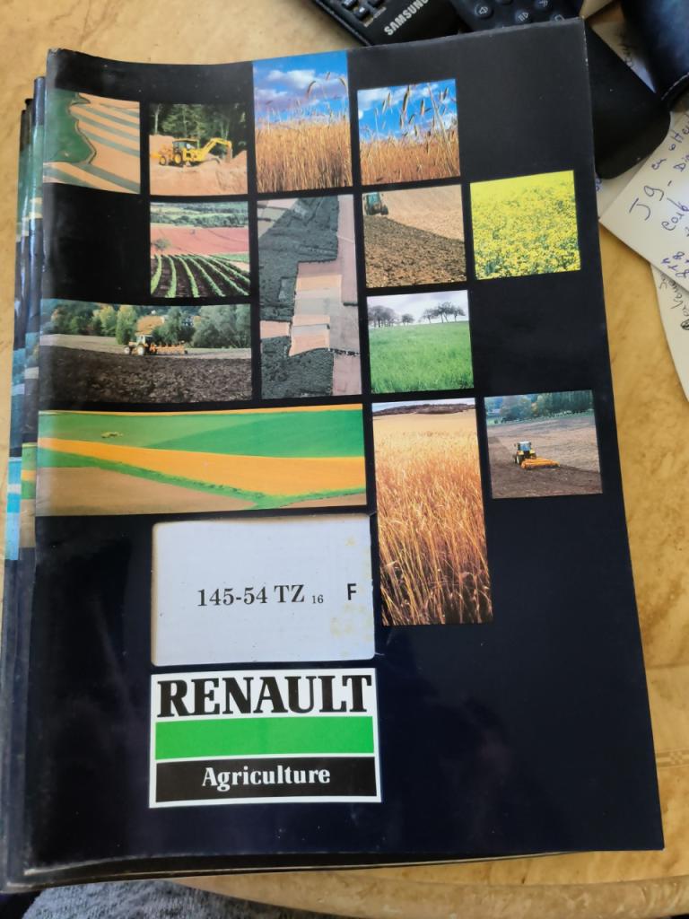 RTA Renault 145-54 TZ16 F LesAnciennes.com