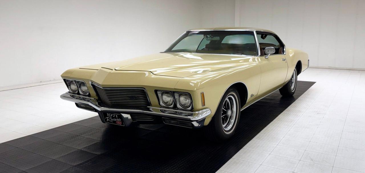 1971 Buick Riviera Hardtop LesAnciennes.com