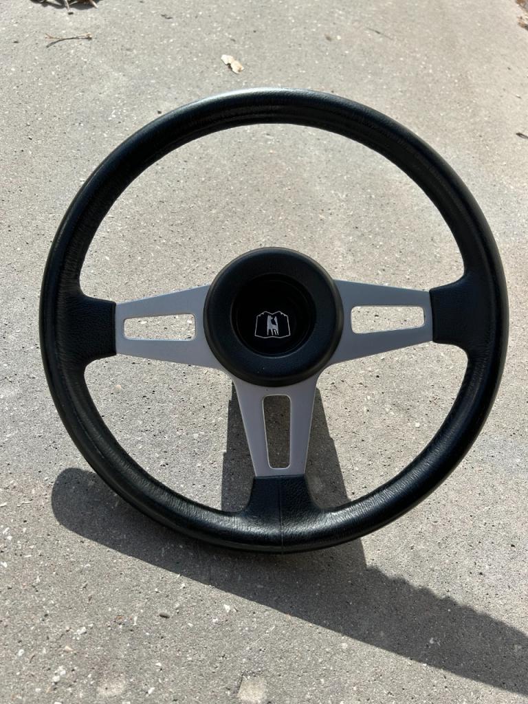 Volant VOLKSWAGEN Golf GTI 1 LesAnciennes.com