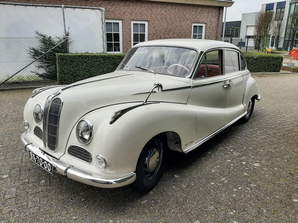 BMW 502 Barockengel 2.6 V8 - 1960 LesAnciennes.com