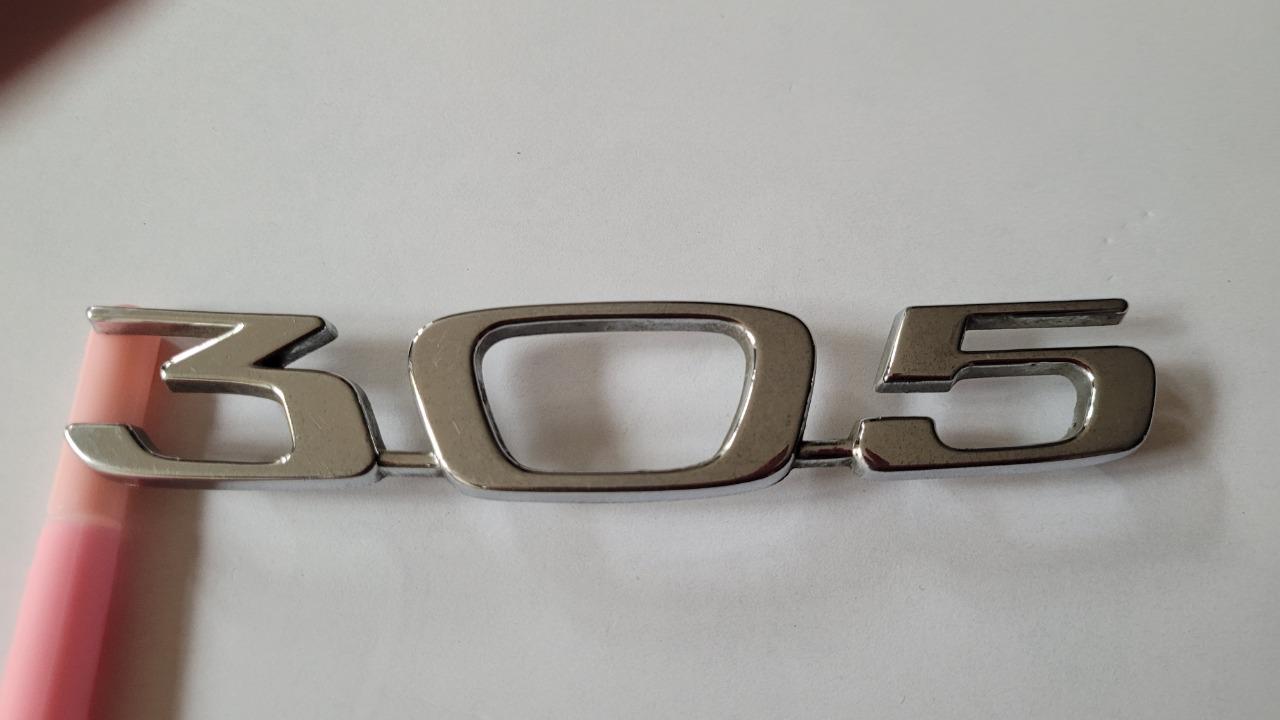 Logo monogramme PEUGEOT 305 LesAnciennes.com