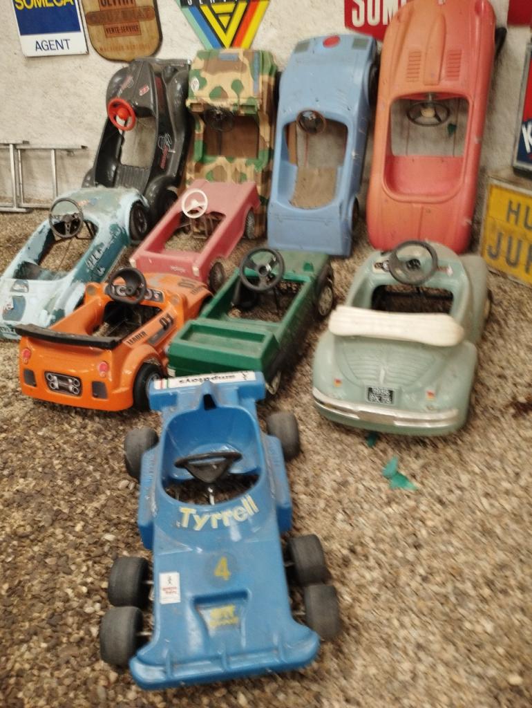 Lot de 10 voitures à pedales LesAnciennes.com