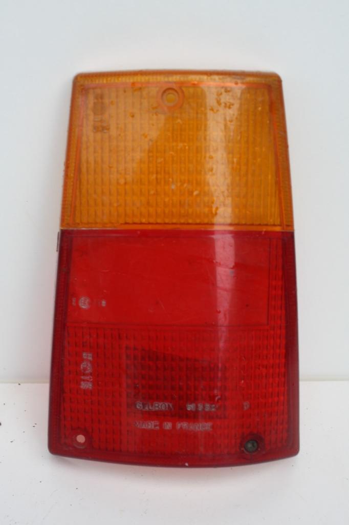 Cabochon feu arrière droit Gelbon 51532 Renault R6 LesAnciennes.com
