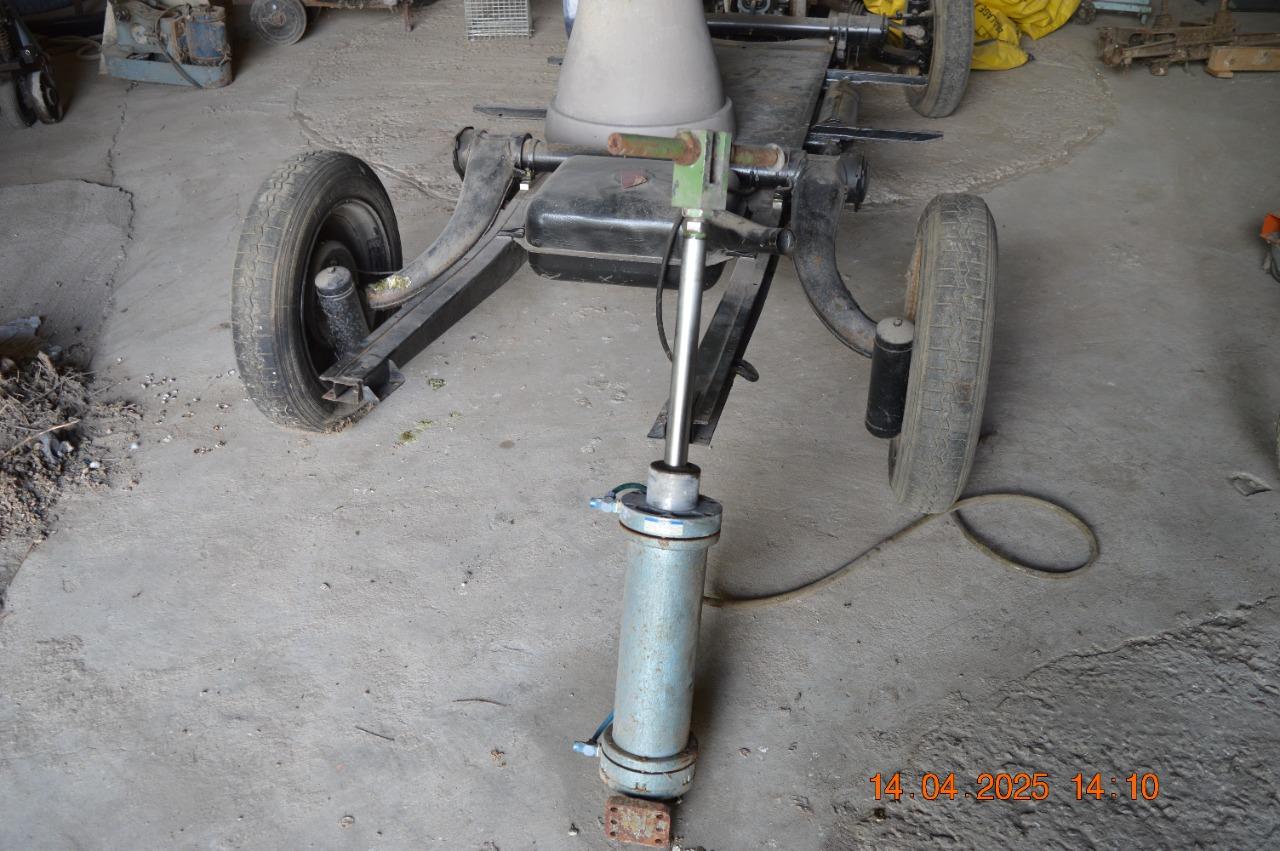 Verin pneumatique LesAnciennes.com