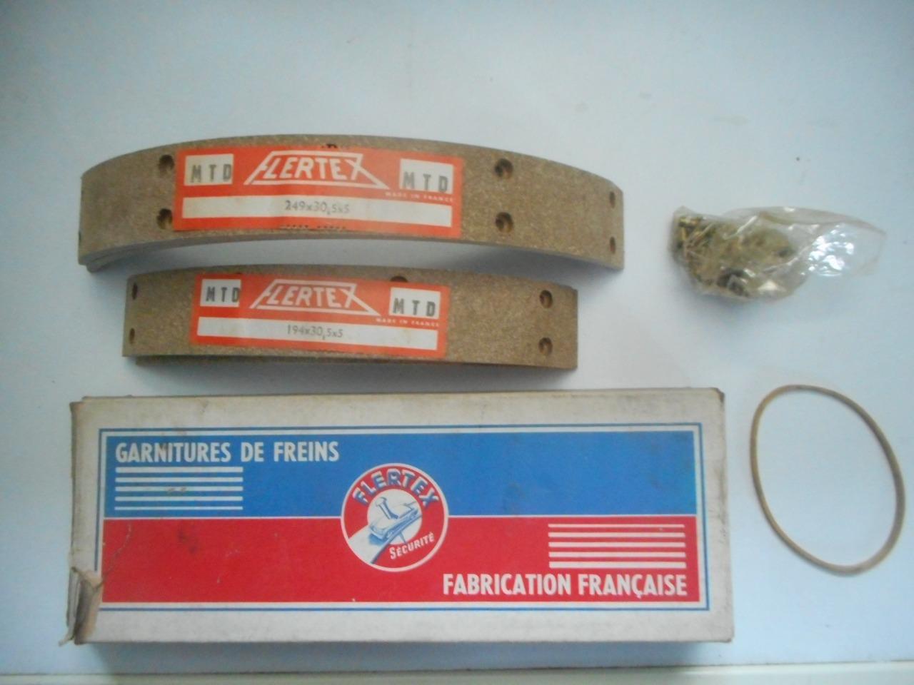 Boite de garnitures de freins RENAULT Dauphine LesAnciennes.com