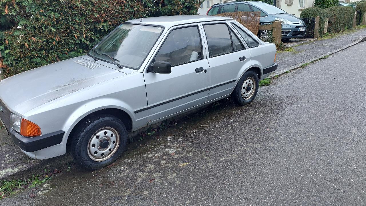 FORD Escort - 1985 LesAnciennes.com
