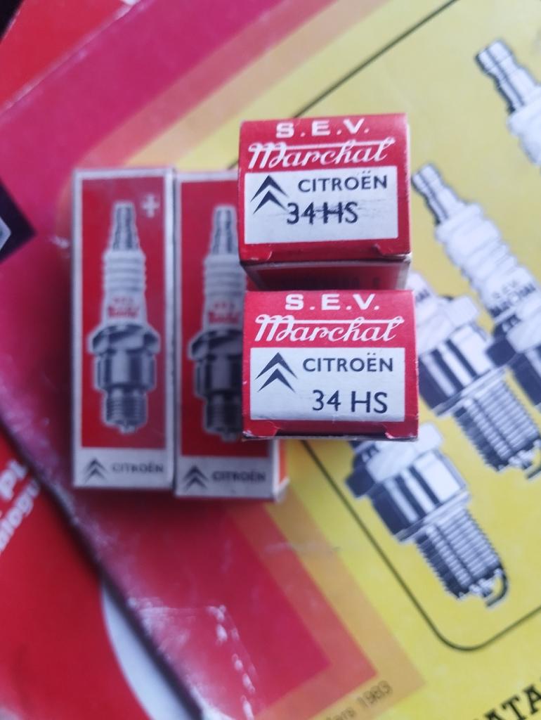 PANHARD 24 et pl17 bougies Marchal LesAnciennes.com