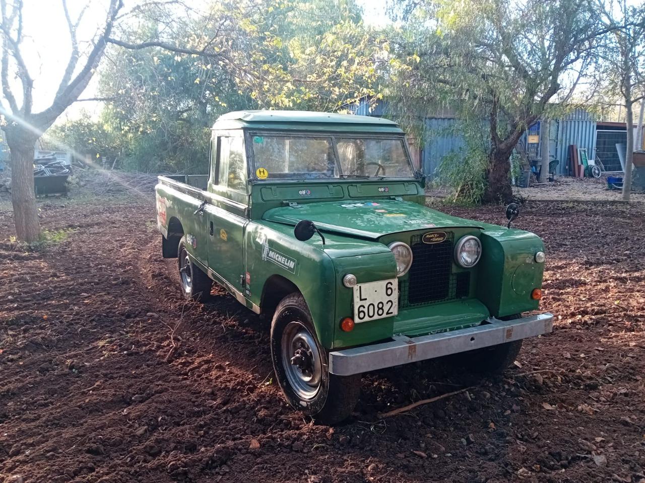 LAND ROVER 109 pickup - 1967 LesAnciennes.com