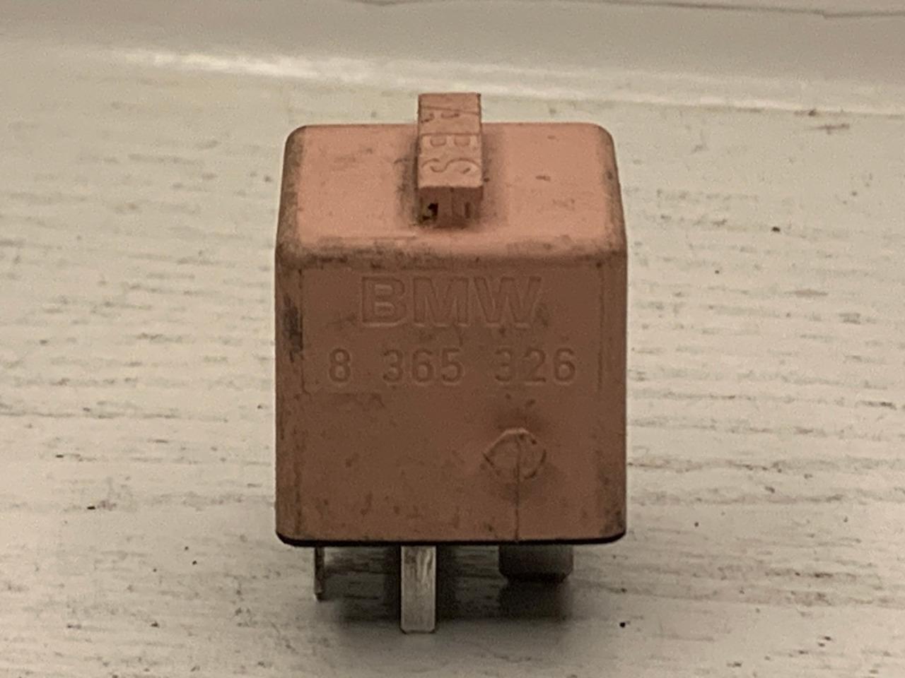 Relais ABS BMW E34/39/38/31- 8.365.326 LesAnciennes.com