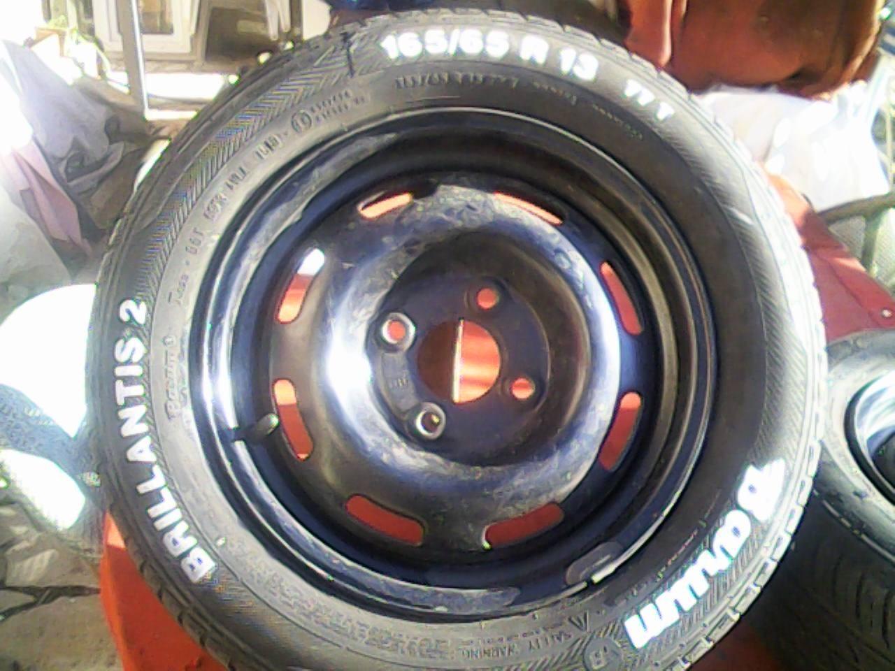 2 Pneu BARNUM +Jante PEUGEOT 106 / 205 LesAnciennes.com