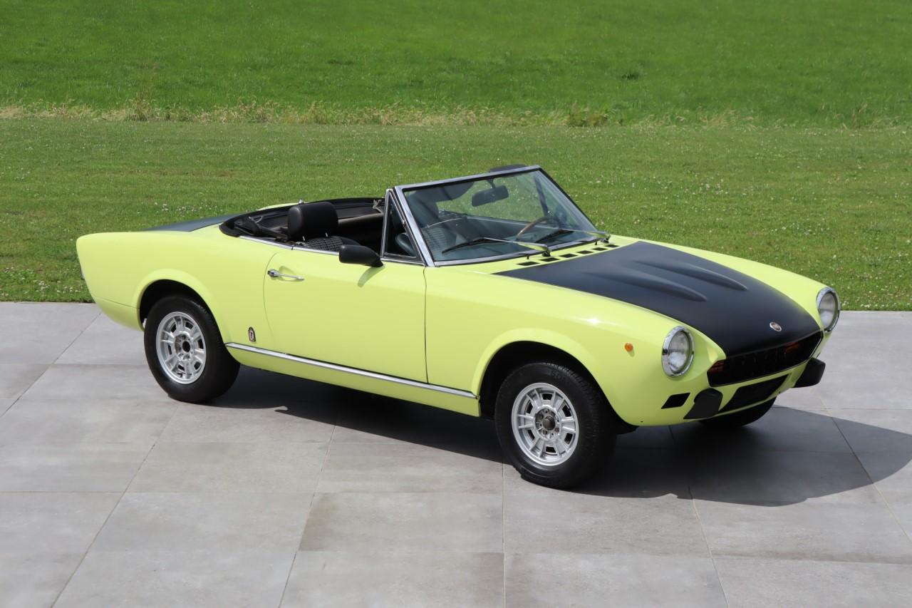 FIAT 124 Sport Spider - 1975 LesAnciennes.com