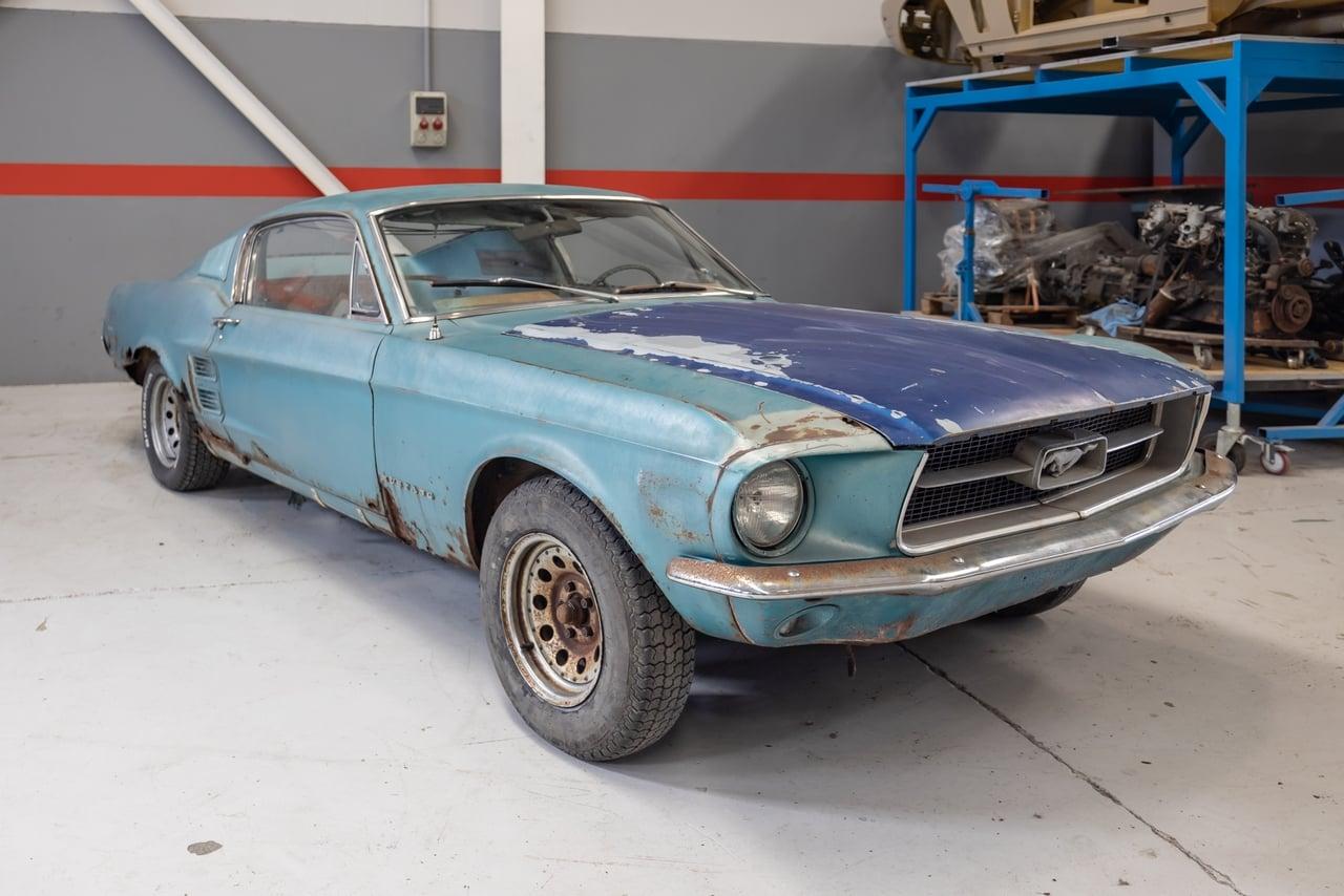 1967 Ford Mustang Fastback - Restoration Project LesAnciennes.com