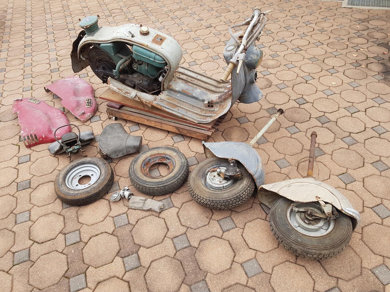 Pièces LAMBRETTA DL 150 vendu par lot LesAnciennes.com