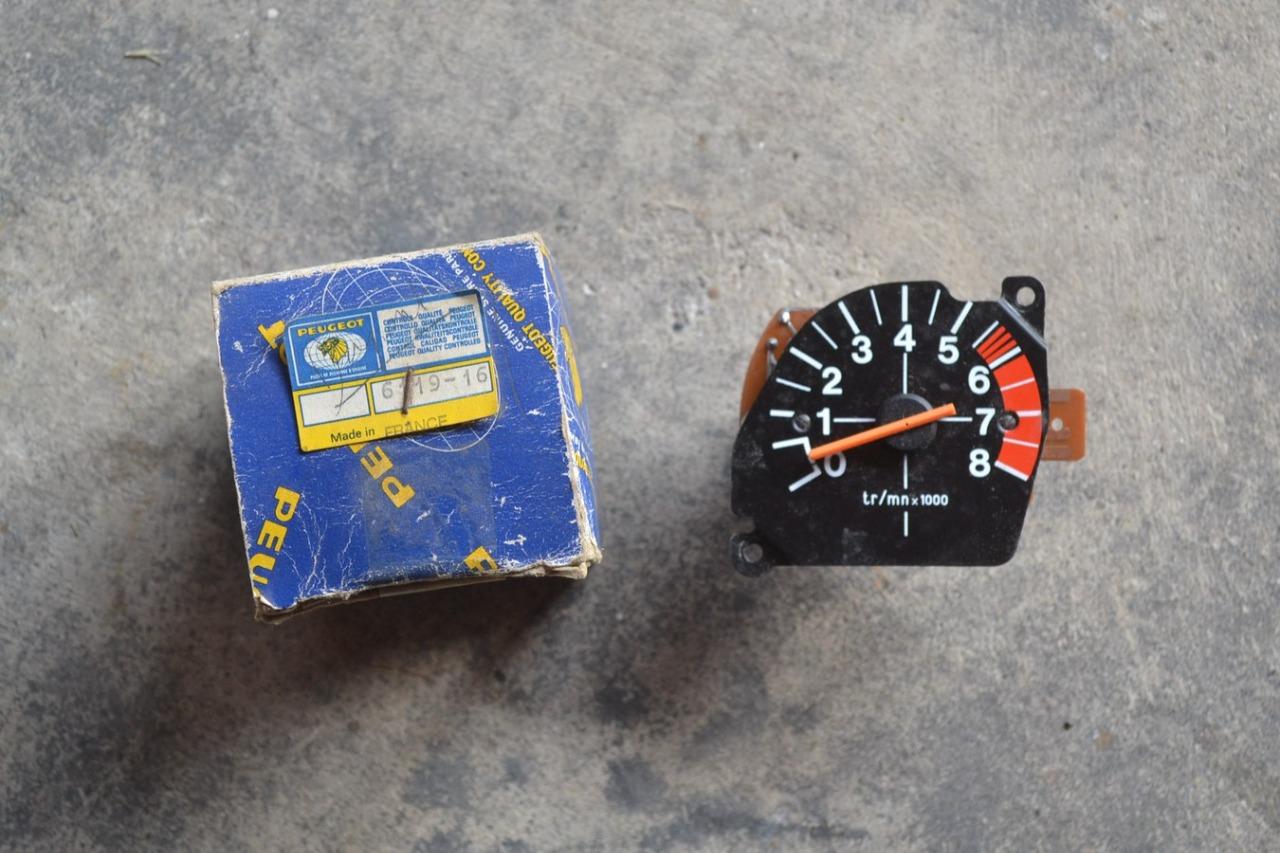 Compte-tours JAEGER PEUGEOT 305 SR, neuf LesAnciennes.com