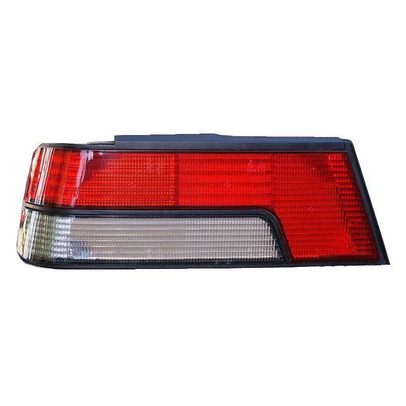 Cabochon de feu arrière gauche PEUGEOT 405 LesAnciennes.com