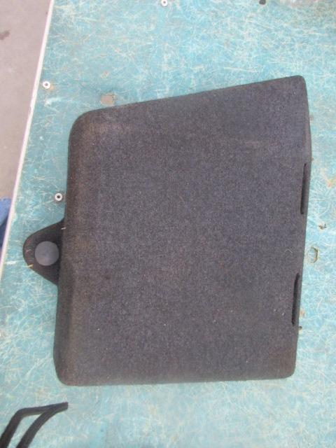 Cache de boîtier de commande droit Ferrari F40 LesAnciennes.com