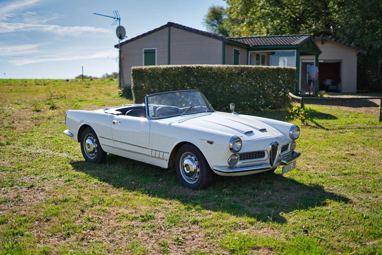 1960 Alfa Romeo Spider 2000 by Touring LesAnciennes.com