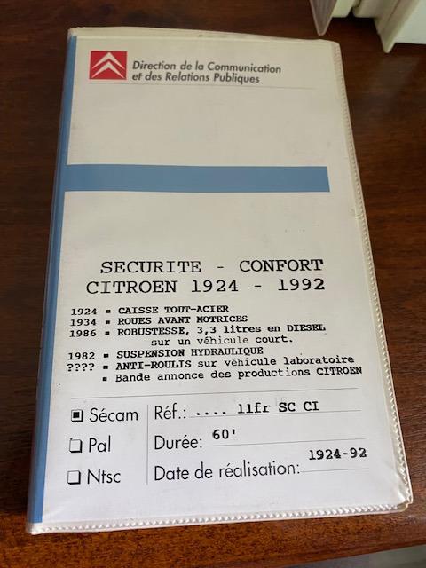 Cassettes video direction com Citroen LesAnciennes.com
