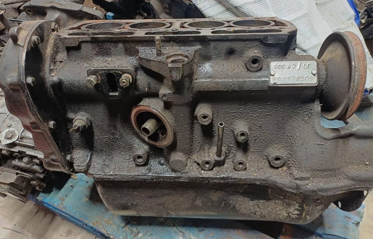 Pièces RENAULT 4 (R4) FOURGONNETTE LesAnciennes.com