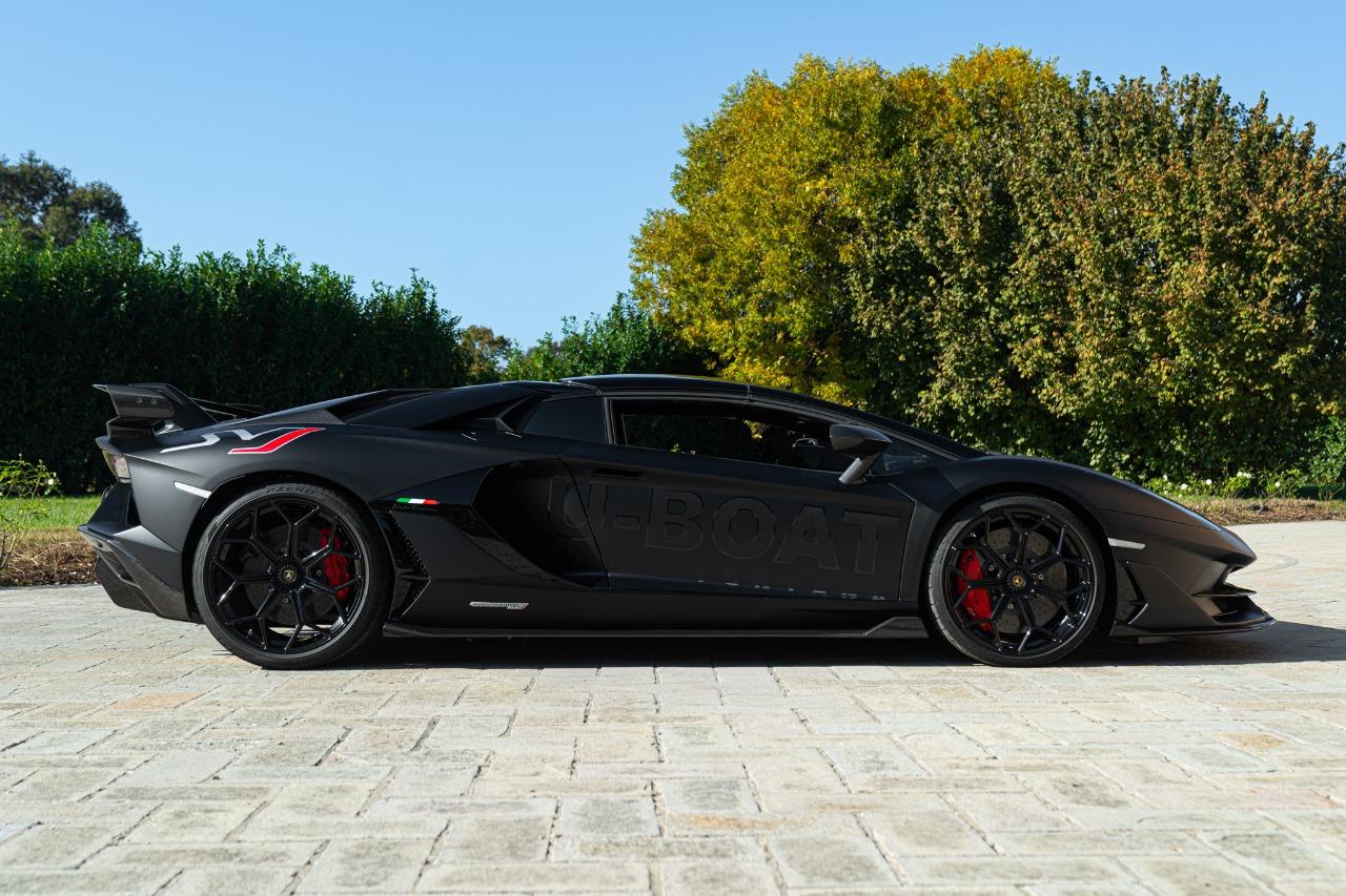 LAMBORGHINI AVENTADOR SVJ ROADSTER - 2021 LesAnciennes.com