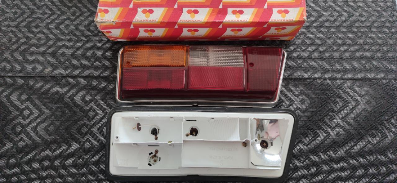 Feu arrière gauche complet SIMCA 1100 série 2 LesAnciennes.com