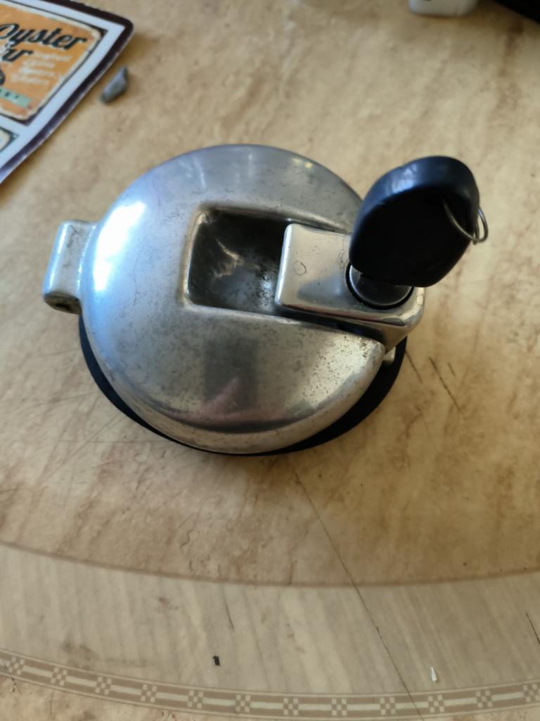 Bouchon de Fiat coupé type 175 LesAnciennes.com