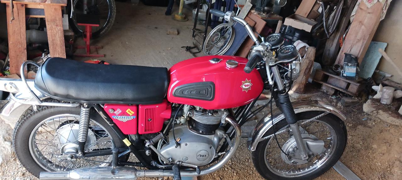BSA A65 roadster - 1971 LesAnciennes.com