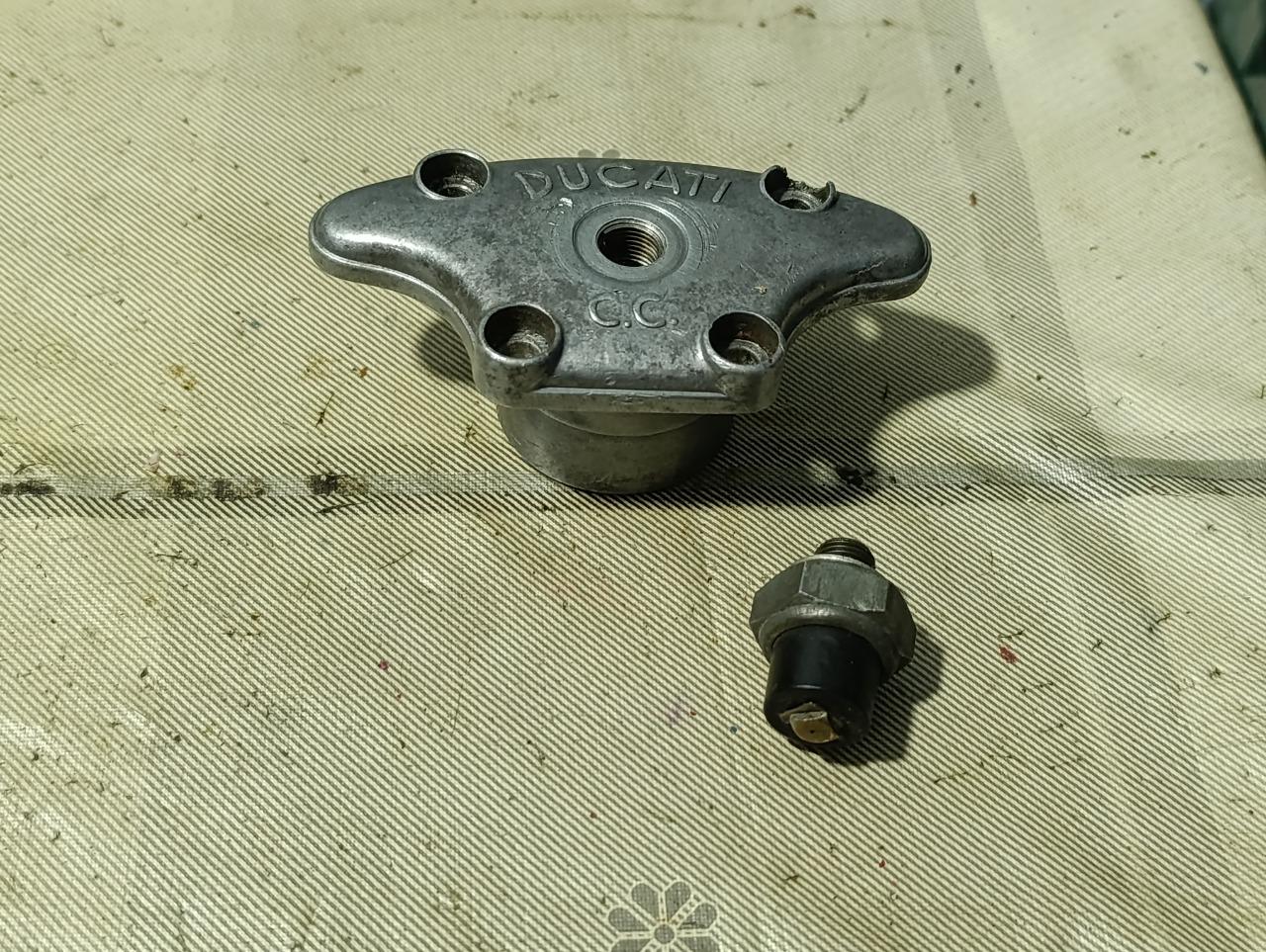 Joint de couvre-culasse DUCATI 250 350 450 LesAnciennes.com