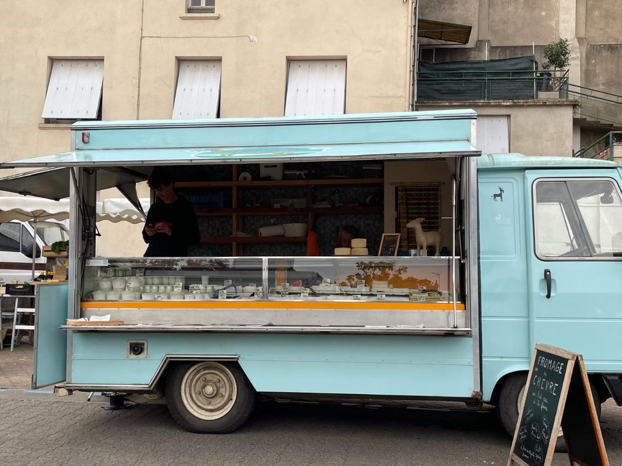 PEUGEOT J9 Camion magasin - 1984 LesAnciennes.com