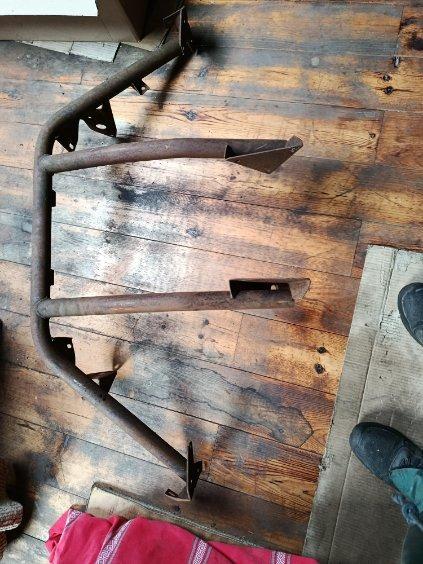 Support moteur Panhard PL17 LesAnciennes.com