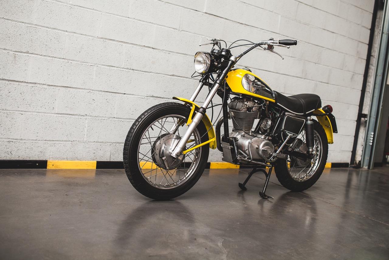 DUCATI Scrambler 450 - 1971 LesAnciennes.com