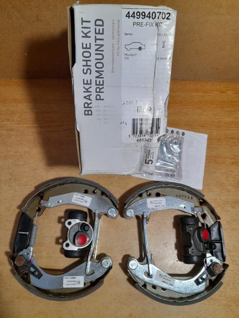 Kit frein arrière Peugeot 205 180x32mm LesAnciennes.com