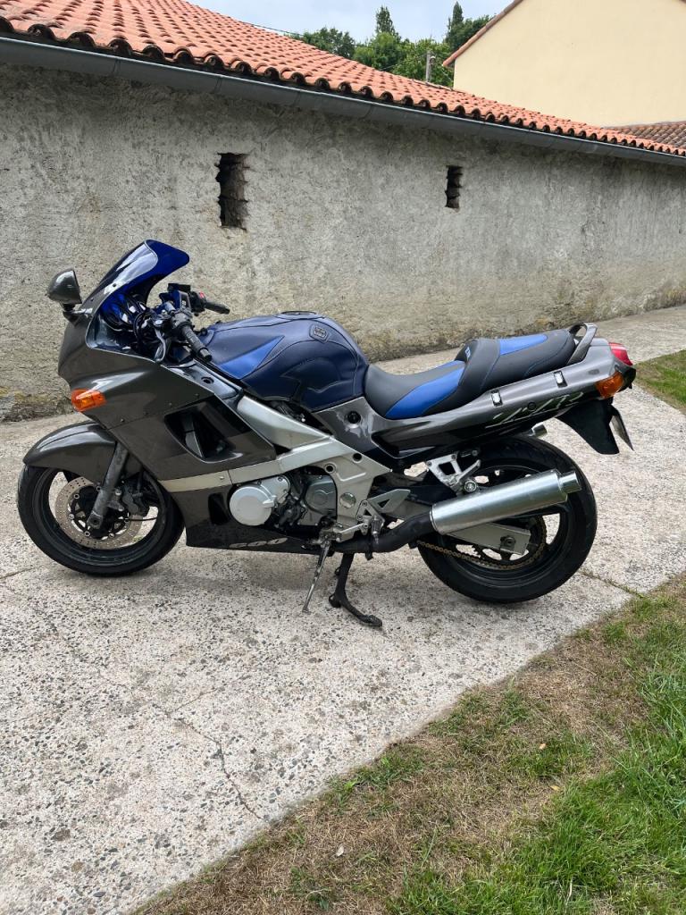 KAWASAKI ZZR - 1999 LesAnciennes.com