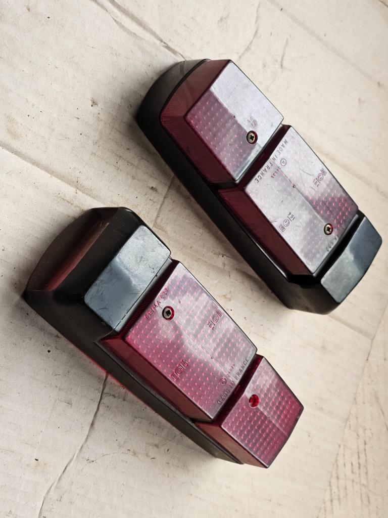 Cabochon feu arriere CITROEN DS LesAnciennes.com