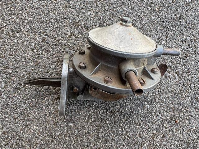 Pompe à essence CITROEN Traction LesAnciennes.com