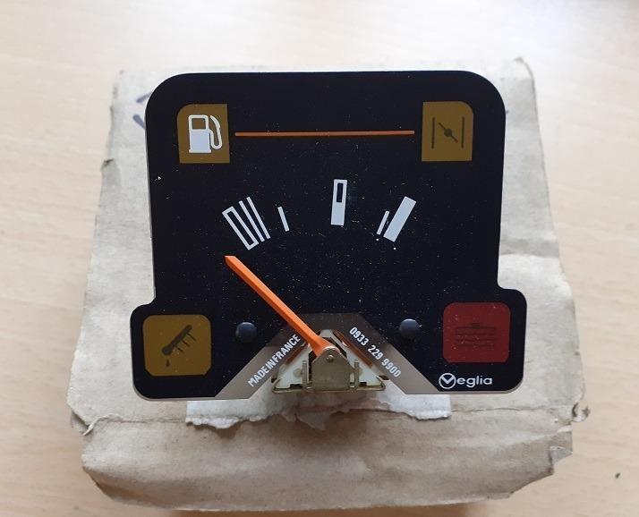 Récepteur de jauge PEUGEOT 205 LesAnciennes.com