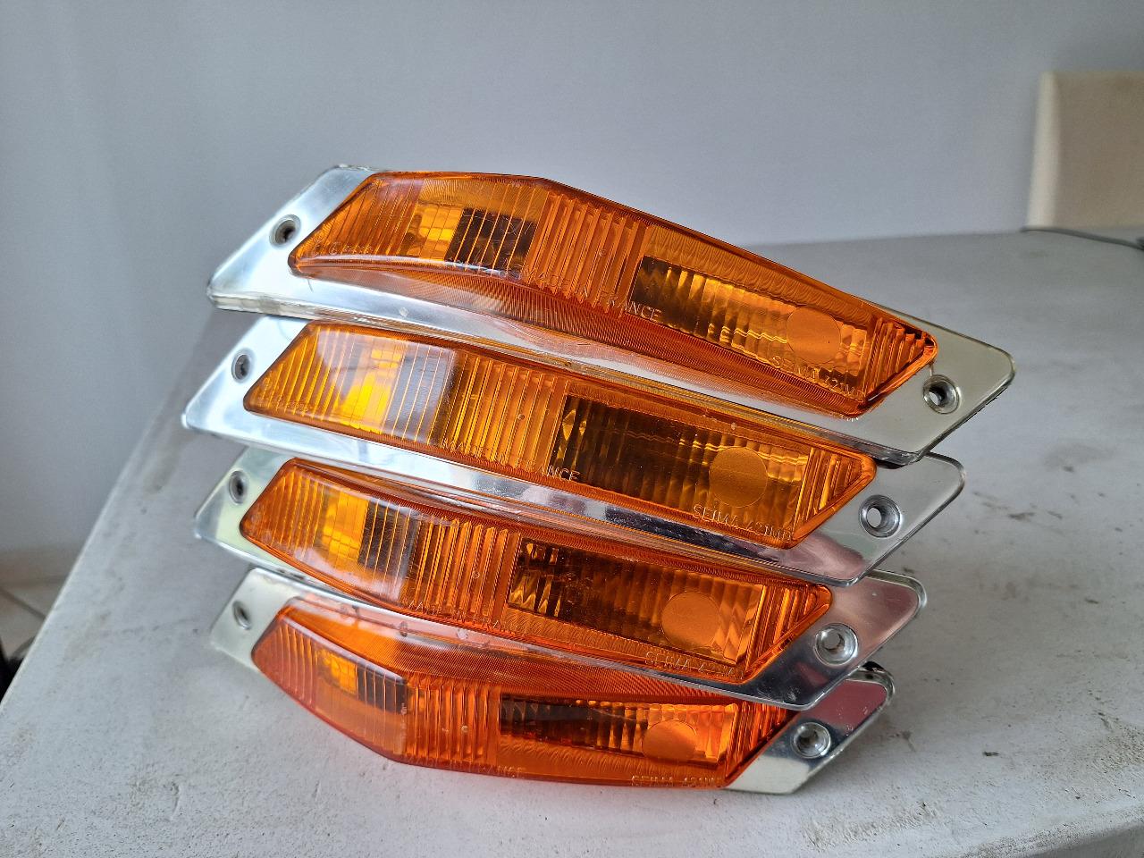 Clignotant avant Citroën DS LesAnciennes.com