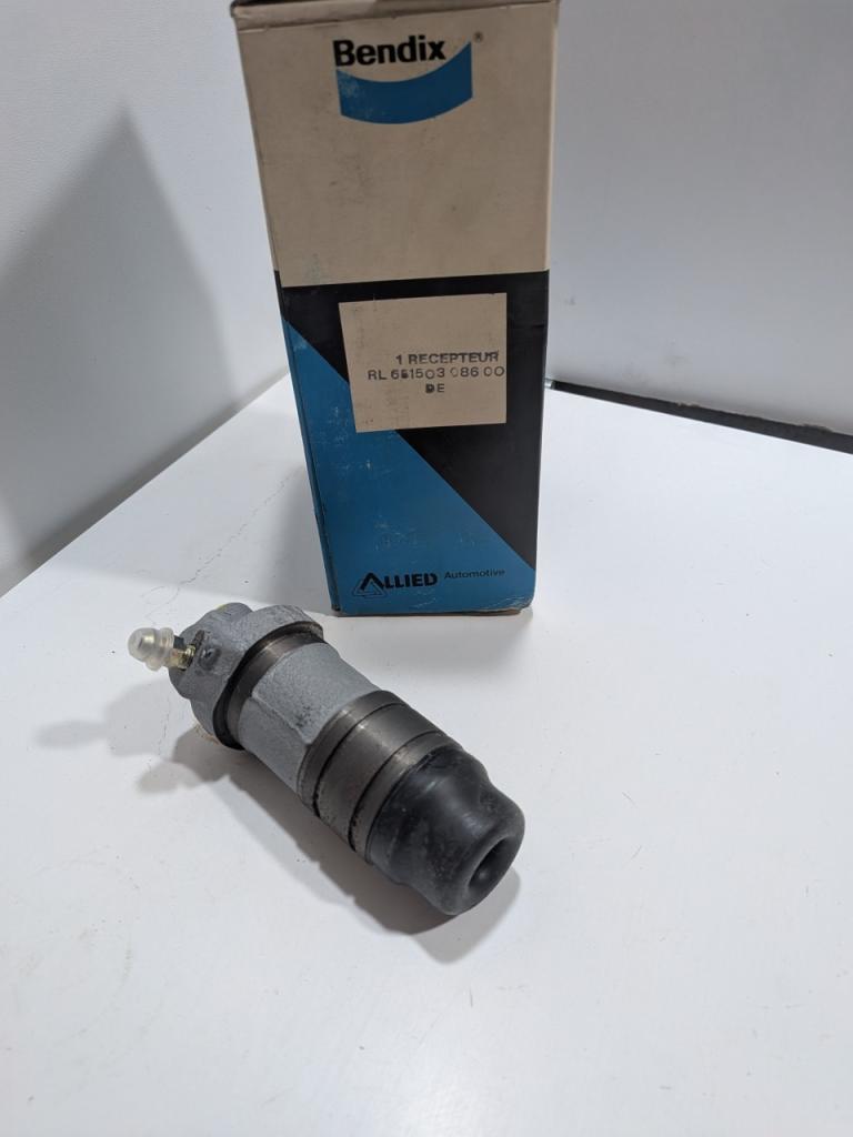 Récepteur embrayage Peugeot 404 504 J7 J9 murena LesAnciennes.com