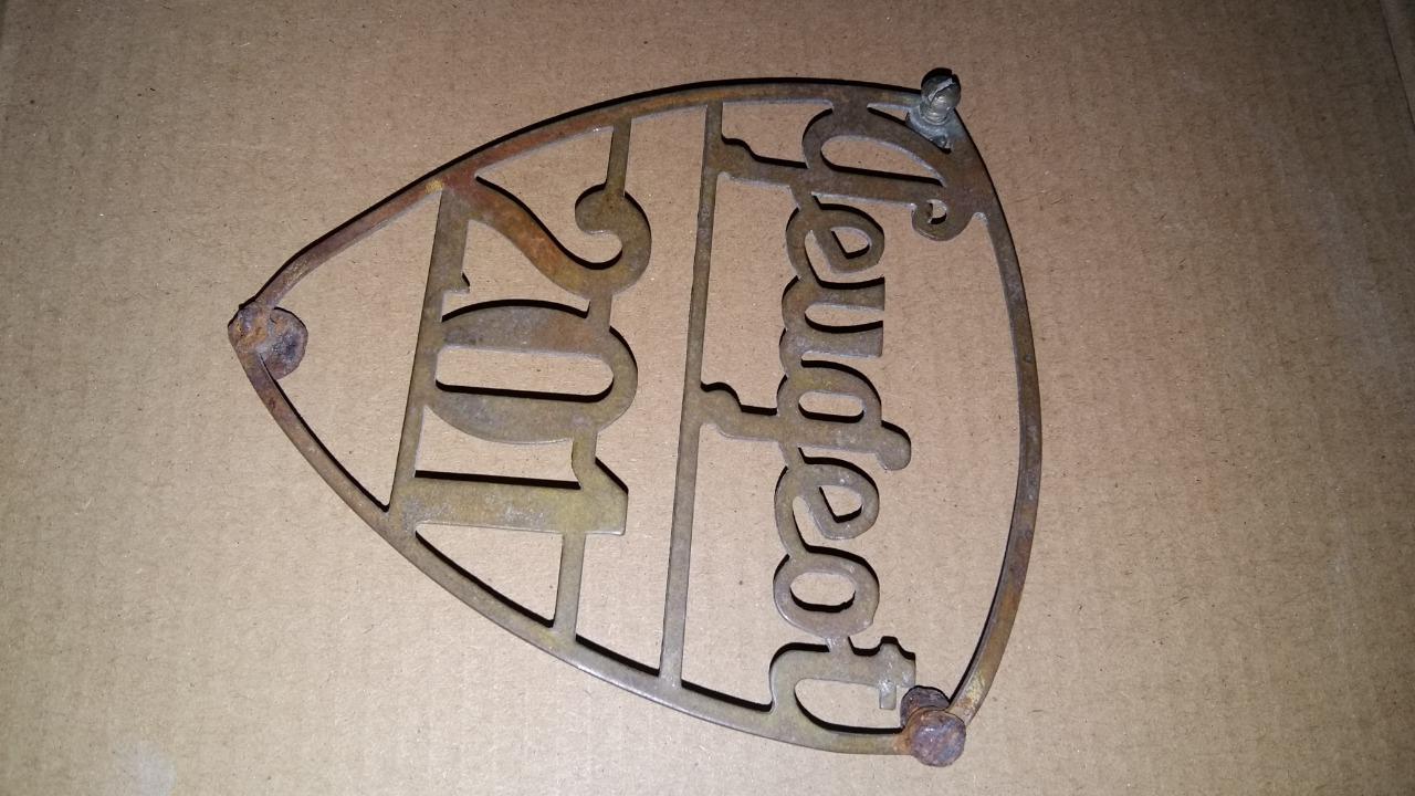 Monogramme PEUGEOT 201 LesAnciennes.com